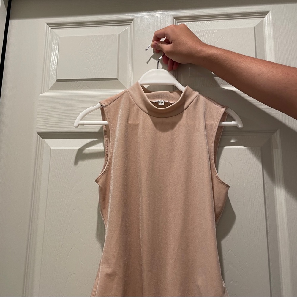 PALE PINK VELVET GUESS BODYSUIT
